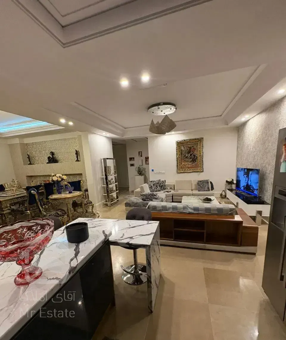 ۱۴۸ متری پاسداران با ۲ پارکینگ و سه جهت نور آفتاب