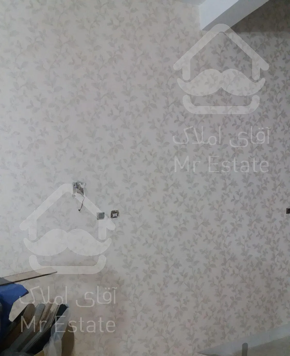 نصاب کاغذ دیواری