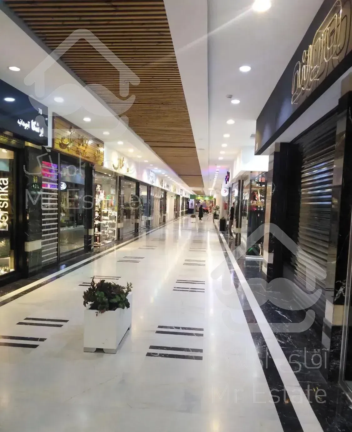 آجودانیه. مجتمع تجاری عرش. 22 مترهمکف