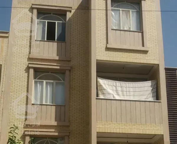 آپارتمان ۸۰ متری طبقه چهارم ۵۰ عددپله بدون آسانسور