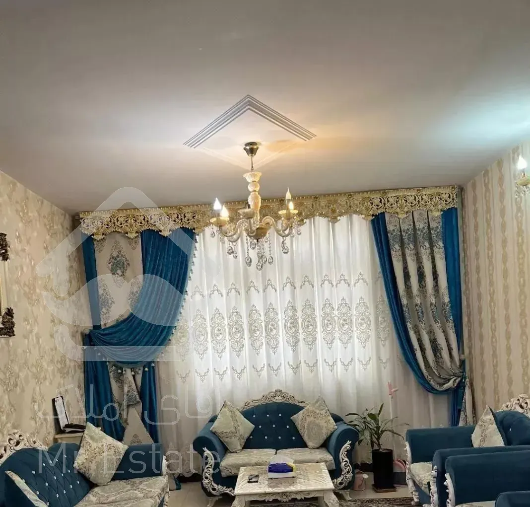 ۶۳متر/سالن مربع/نورگیر عالی/خوش نقشه/کلهر