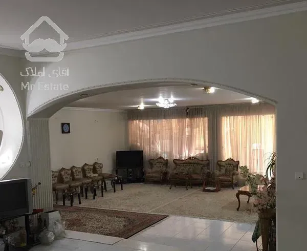 اپارتمان ۱۶۰ متر حیاط اختصاصی