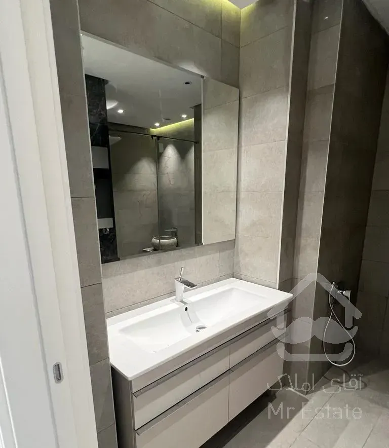 فروش آپارتمان ۲۰۰ متری ۳ خوابه در فرمانیه