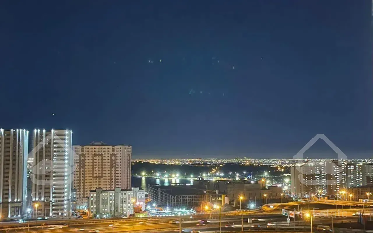 ۸۰ متری  در برج با ویوی دریاچه