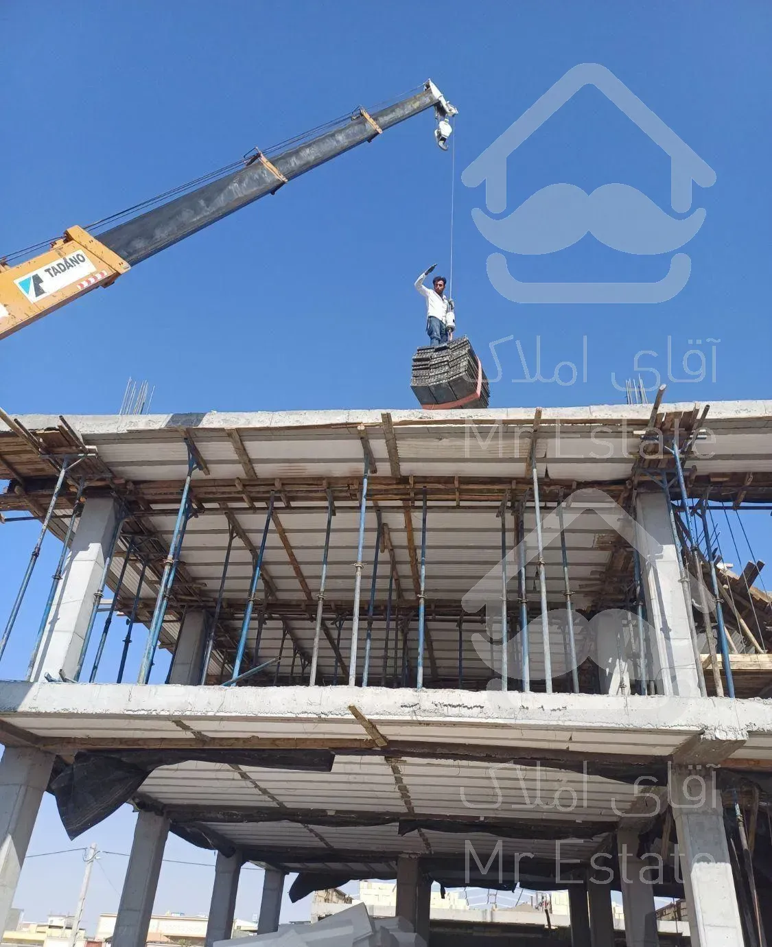 اجرای سازه های بتنی فنداسیون و ستون سقف پله گرد