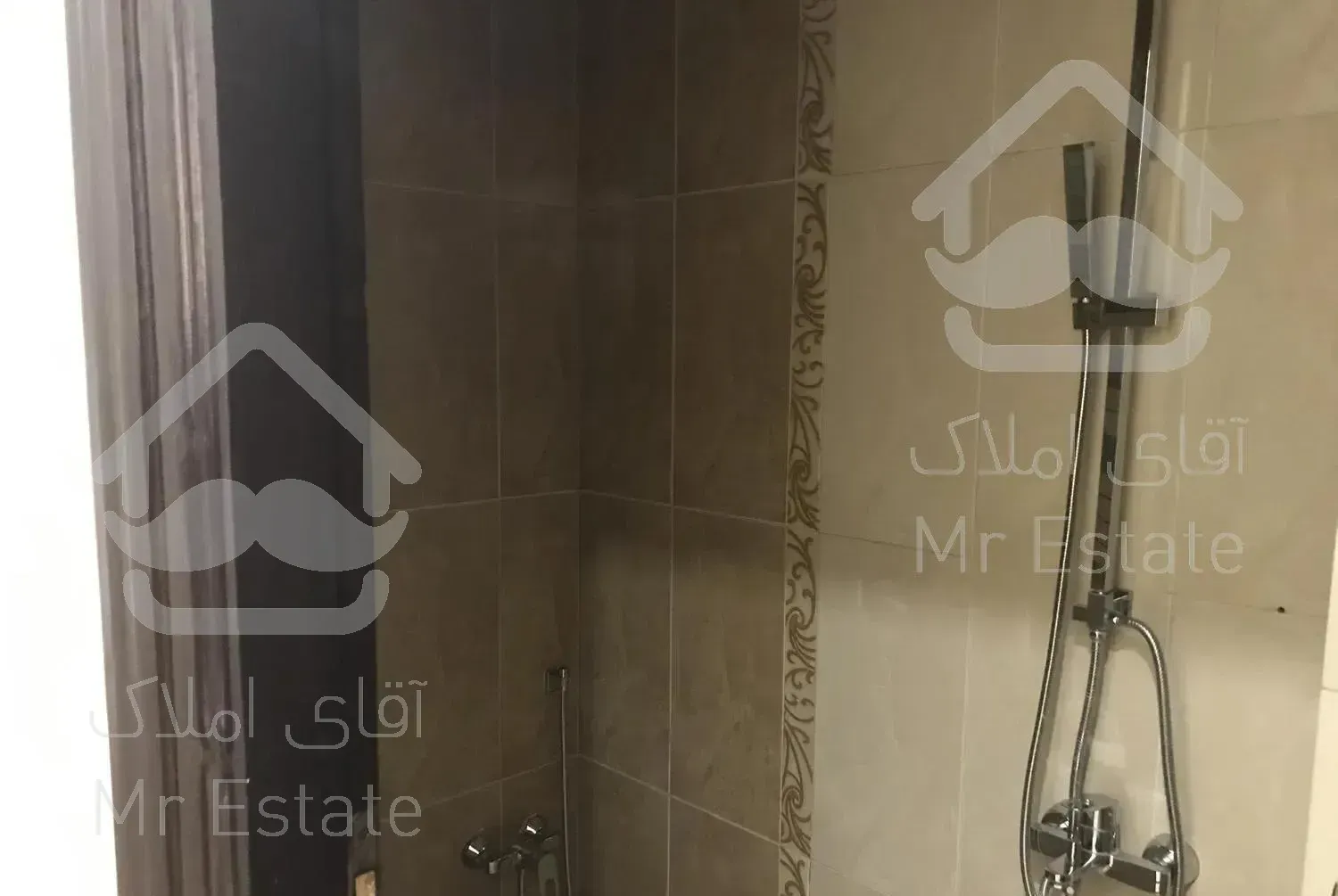 93متر غرق در نور / دسترسی مناسب باغ فردوس