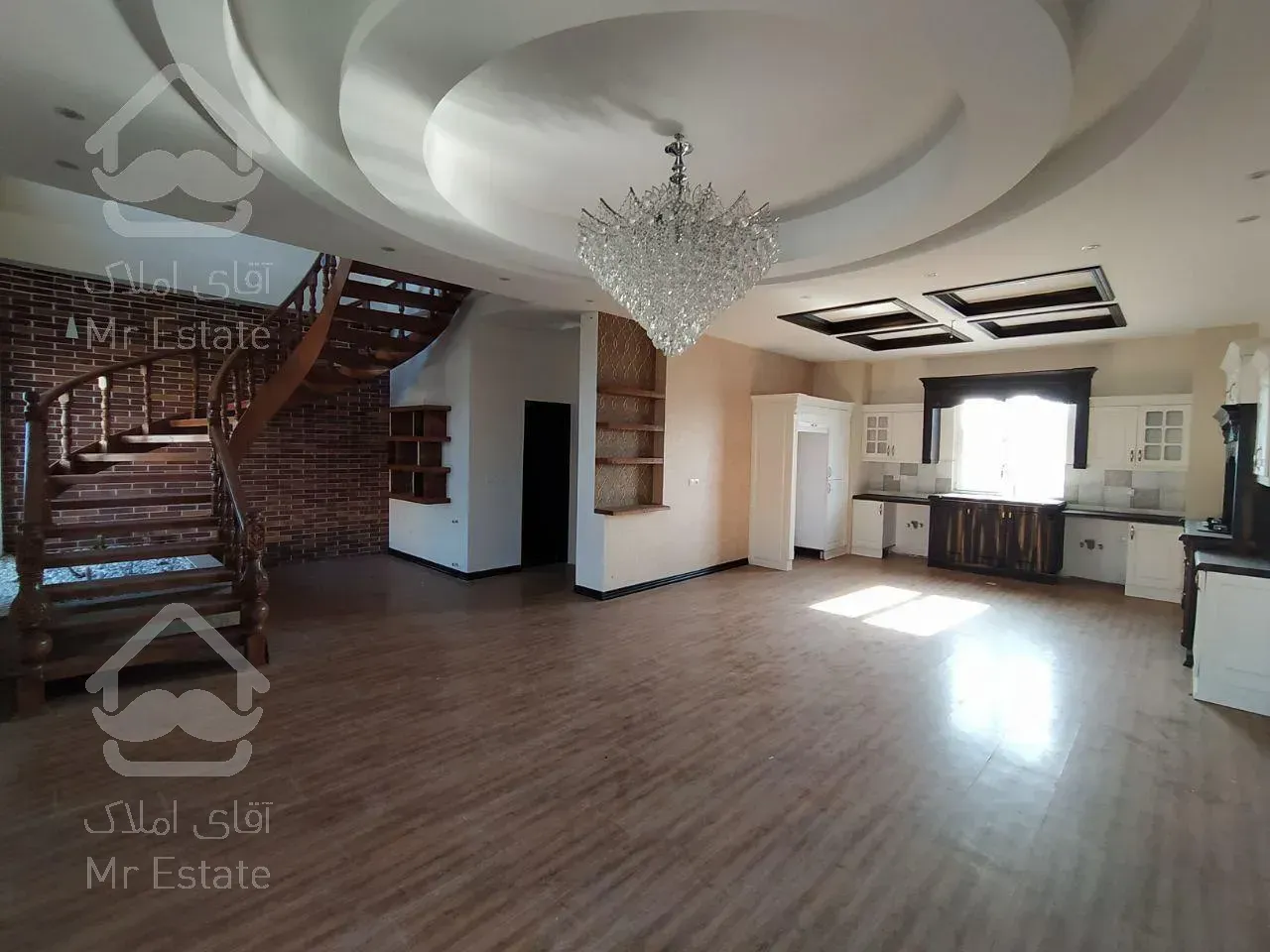 فروش ویلا ۳۰۰متری