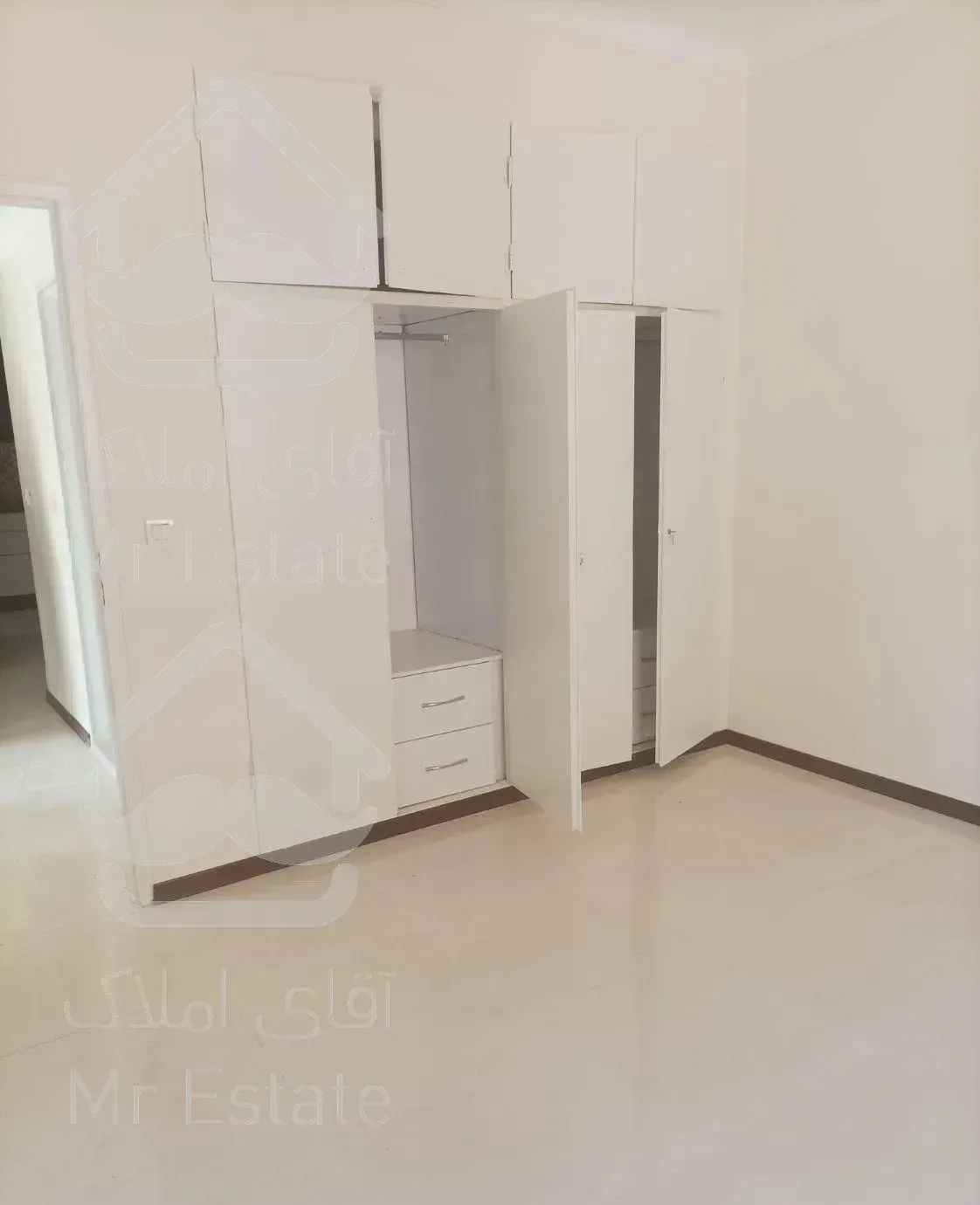 آپارتمان ۱۳۴متر ۳ خواب دریاچه چیتگر