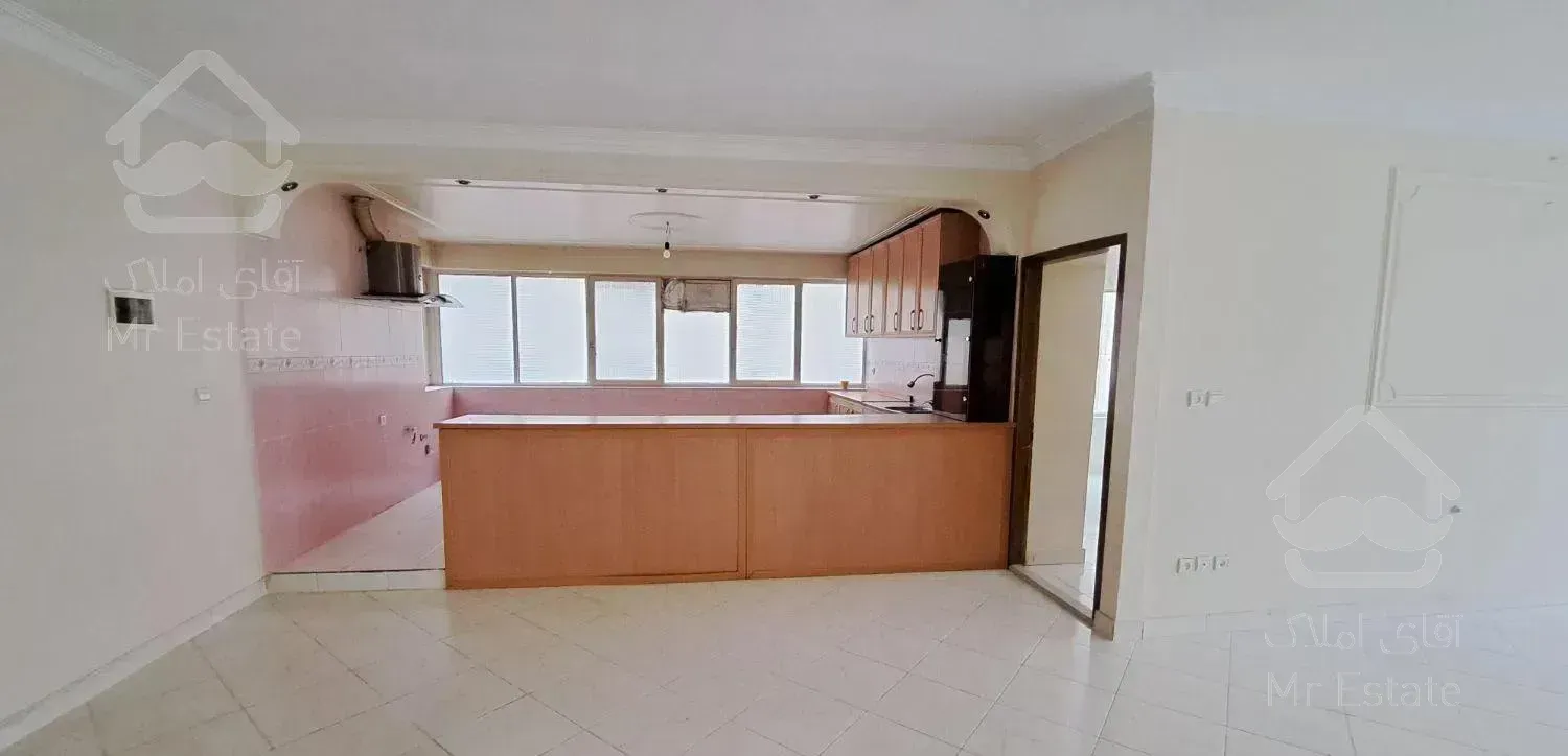 ۲۰۰ متر آپارتمان/بلوار/قدرالسهم دار/قابل معاوضه