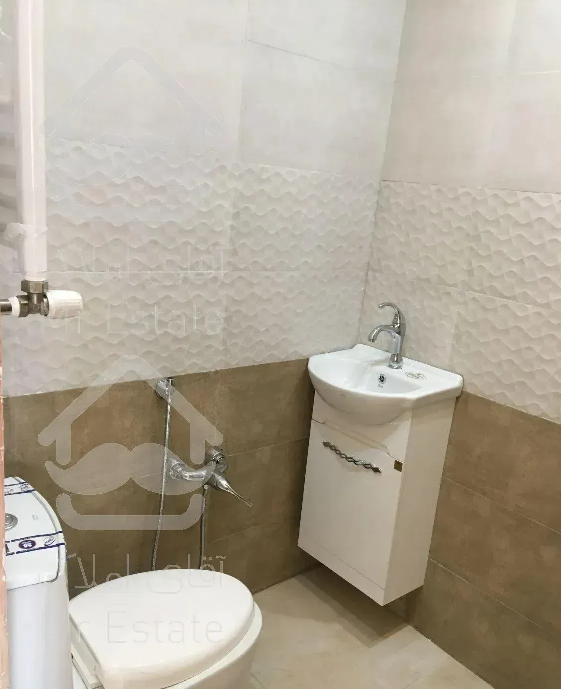 ۱۳۰ متر / ۳ خواب / نوساز کلید نخورده/ تکواحدی