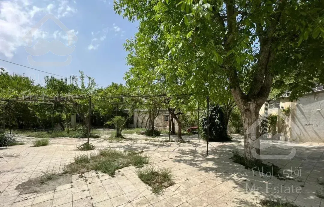 باغ ۲۱۰۰ متری با بنای ۵۰۰ متری