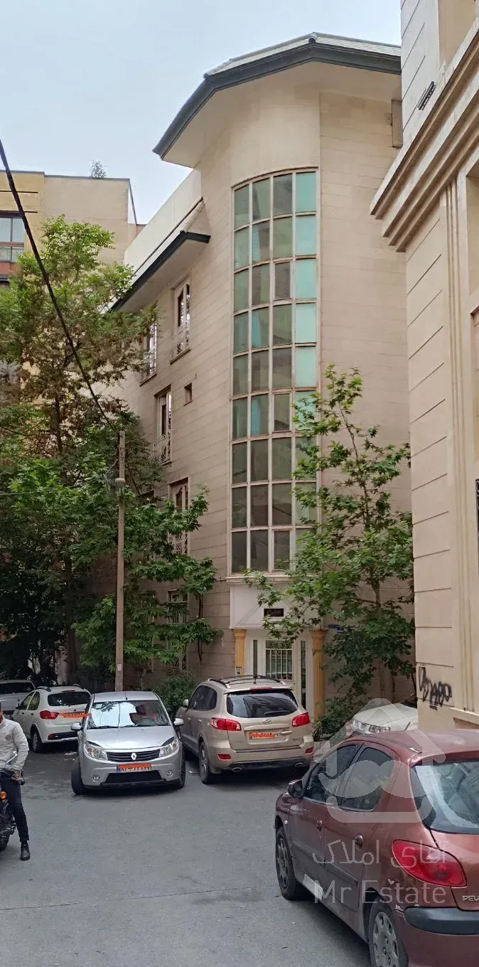 ۴۰۰ متر  آپارتمان چهار طبقه بین اندرزگو و تجریش