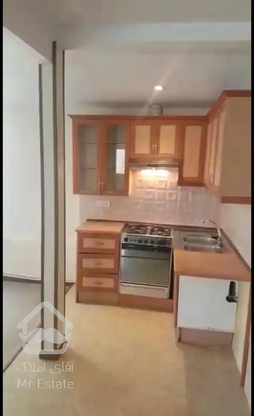 اپارتمان ۵۵ متری یک خوابه نیاوران غرق در نور