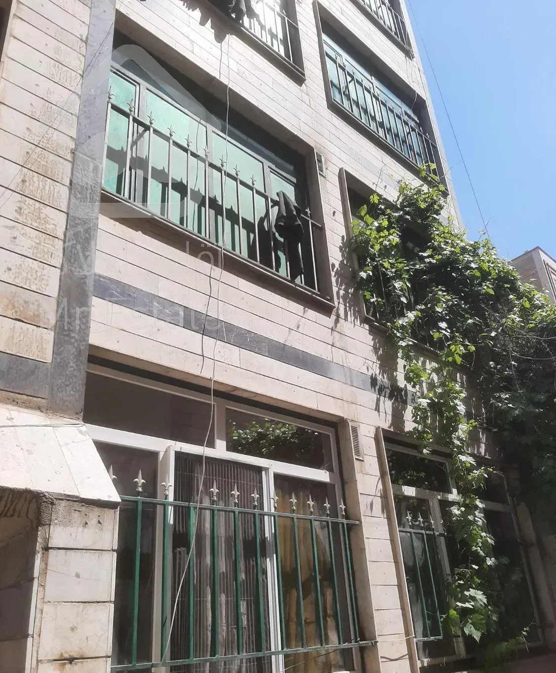 ۴۹ متری طبقه همکف خیابان جعفری