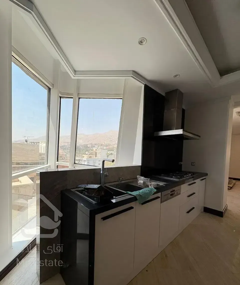 ۲۷۰ متر - ۳ خواب مستر - ۲ تراس قابل چیدمان