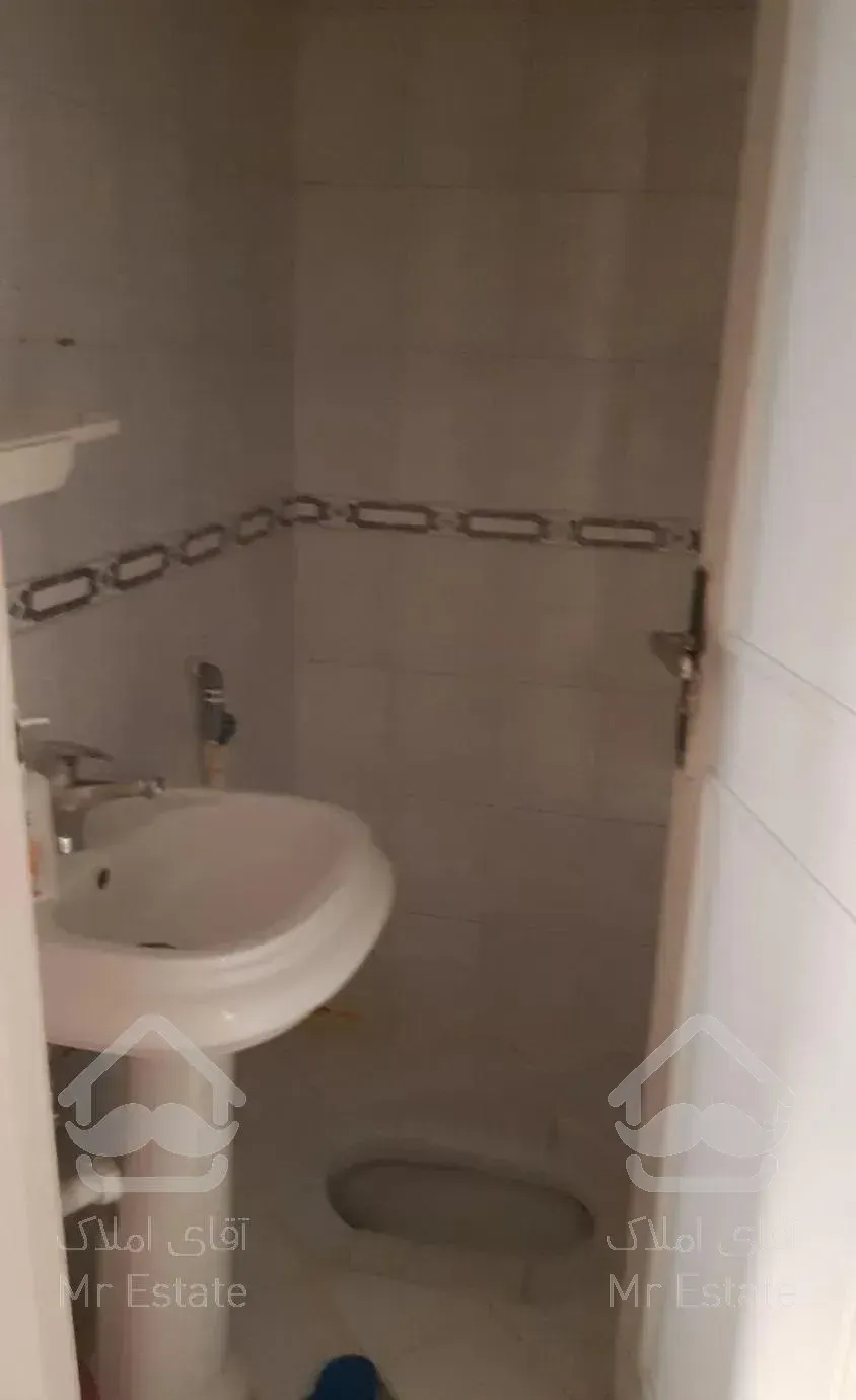 آپارتمان ۵۵ متری یک خواب ط سوم  شیک و تمیز