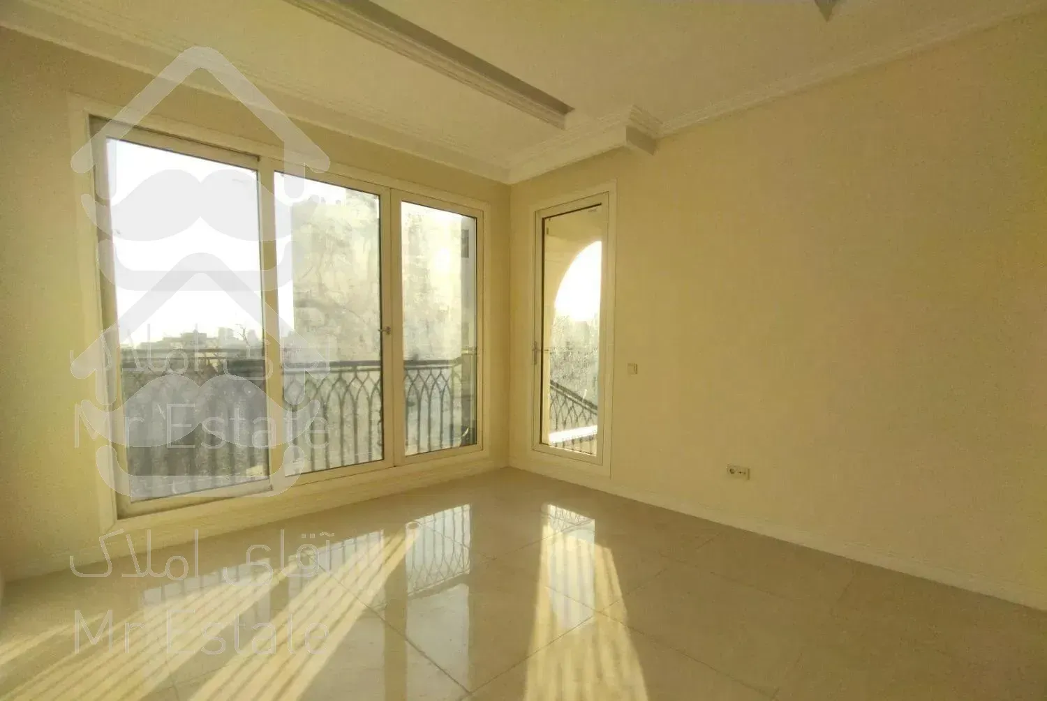 دربند ۱۶۰ متر ویو تهران غرق در نور