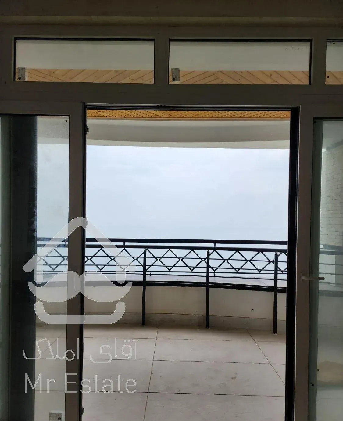 جمهوری/ ۱۷۲ متری دید دریا