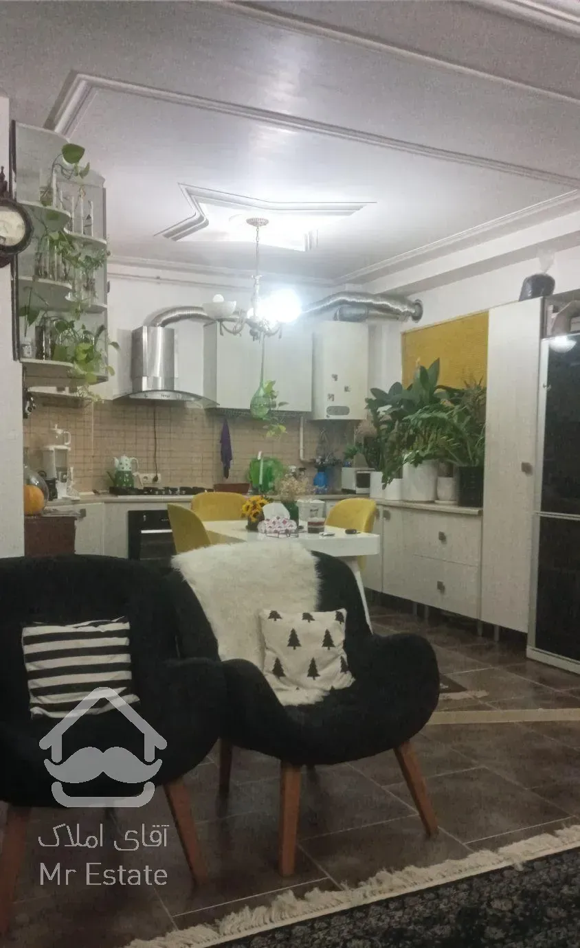 ۹۰ متری  /  کم واحد /  رو به روی جزیره