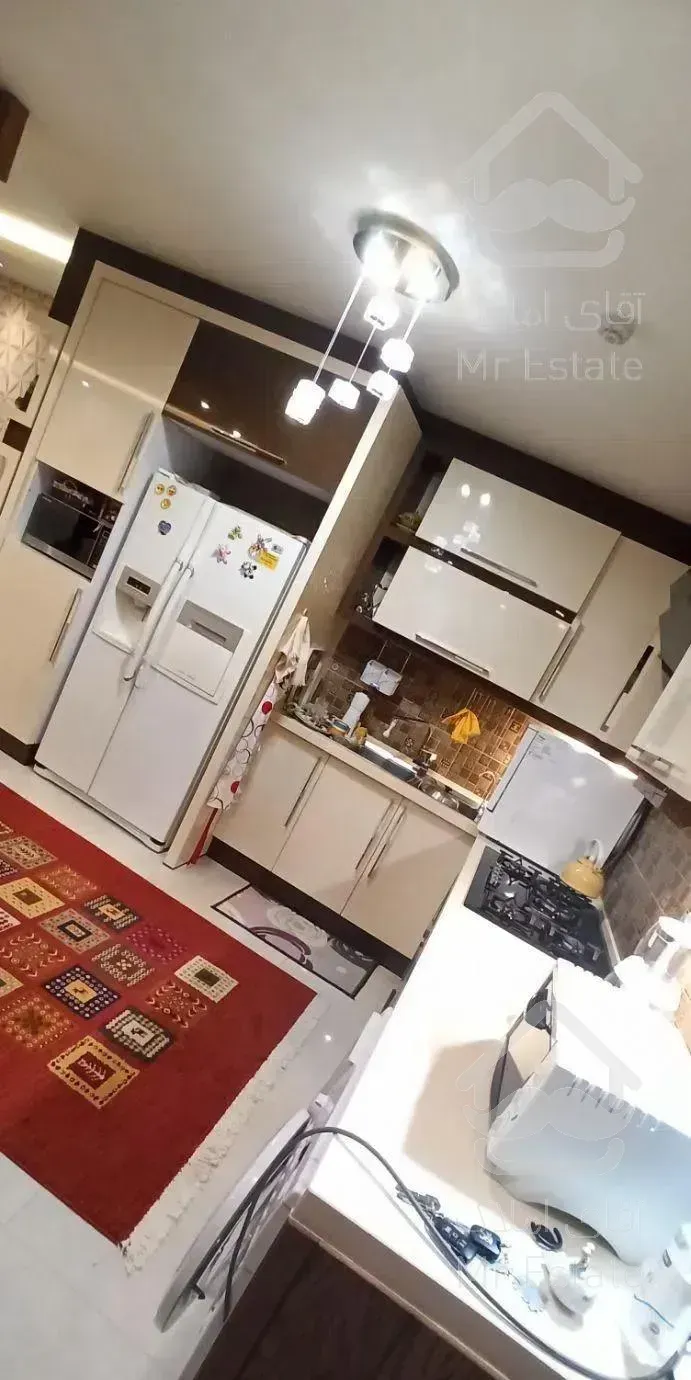 اپارتمان ۱۱۰ متری / جـنوبی / بـر خیابان گلستانه