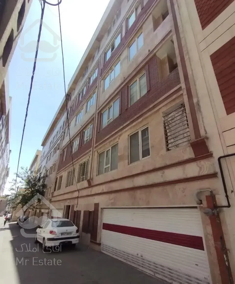 ۴۷منر/سالن مربع/دستغیب شرقی/نورگیر