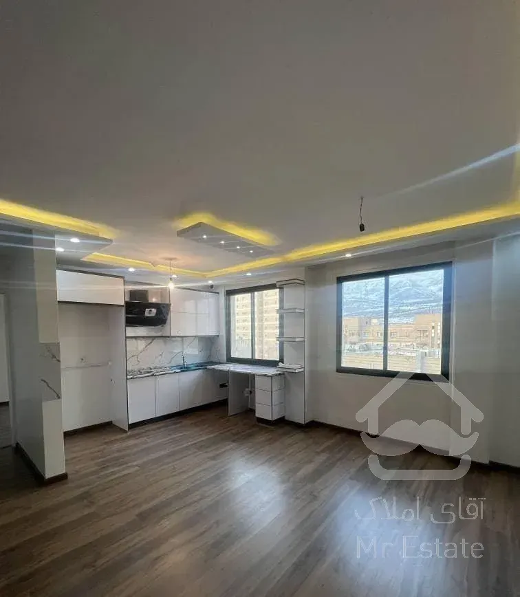 واحدی نقلی و سند تک برگ در آبشار تهران