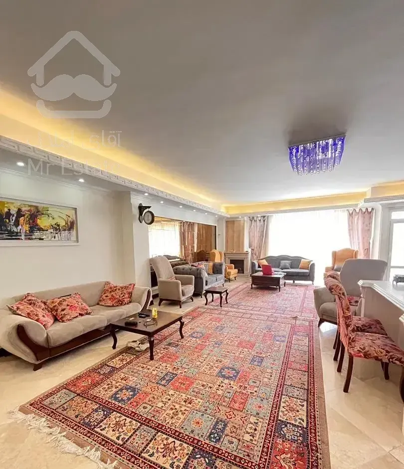 ۱۱۰ متر . سالن پرده خور . ۲ پارکینگ . بدون مشرف