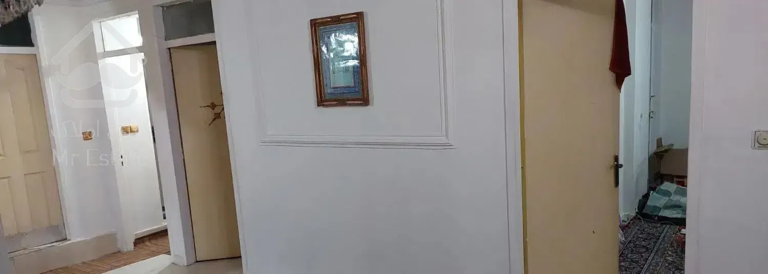 همخونه دانشجو وکارمند میپذیرام. استاد معین