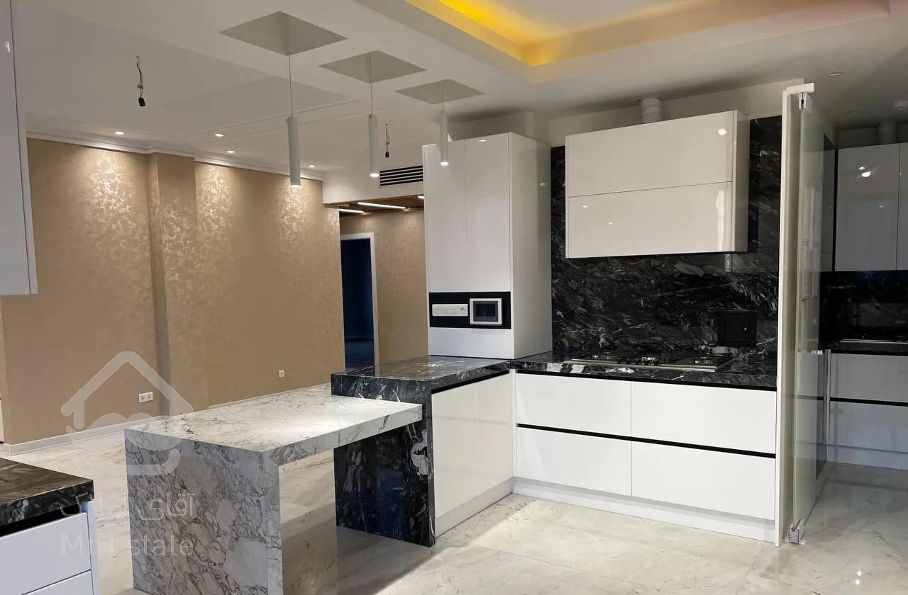 آپارتمان۱۵۰متر فول نوساز غرق نور ۲p لارستان