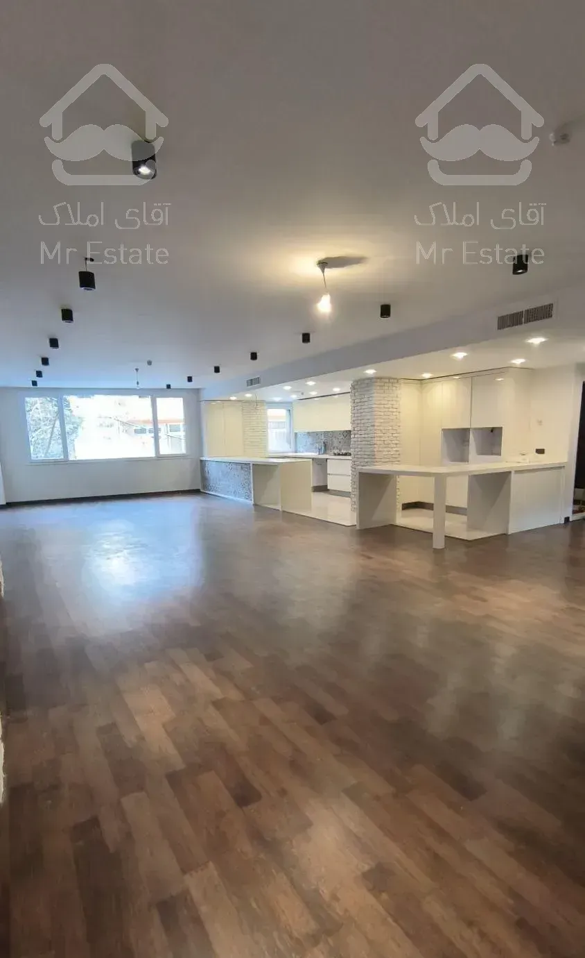 کلید نخورده ، ۳ پارکینگ سندی ، مشاعات فول