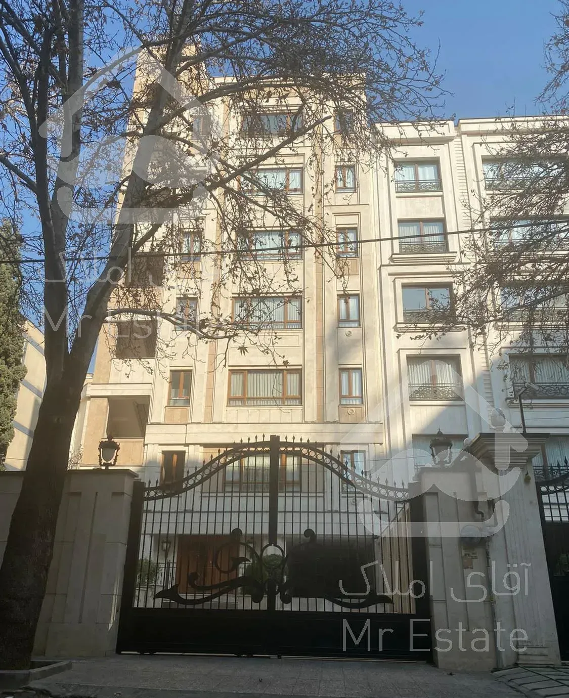 آپارتمان تک واحدی ٢٨١ متری پاسداران