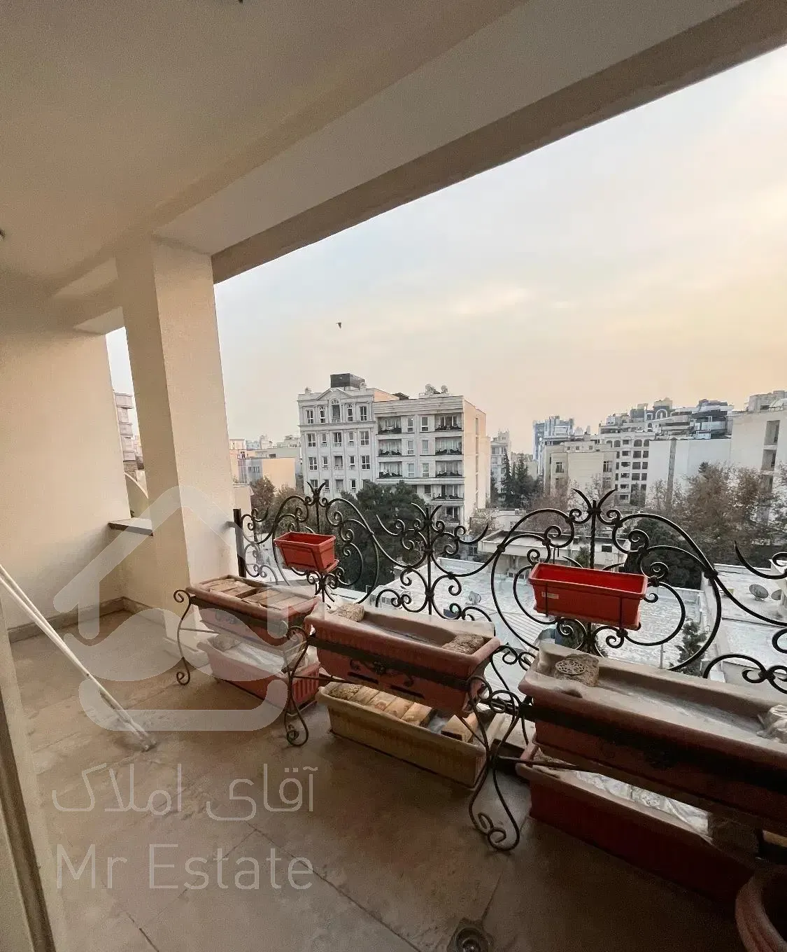 ۱۷۵ متر فرمانیه ۳ خواب/ ۷ متر تراس ویو دار