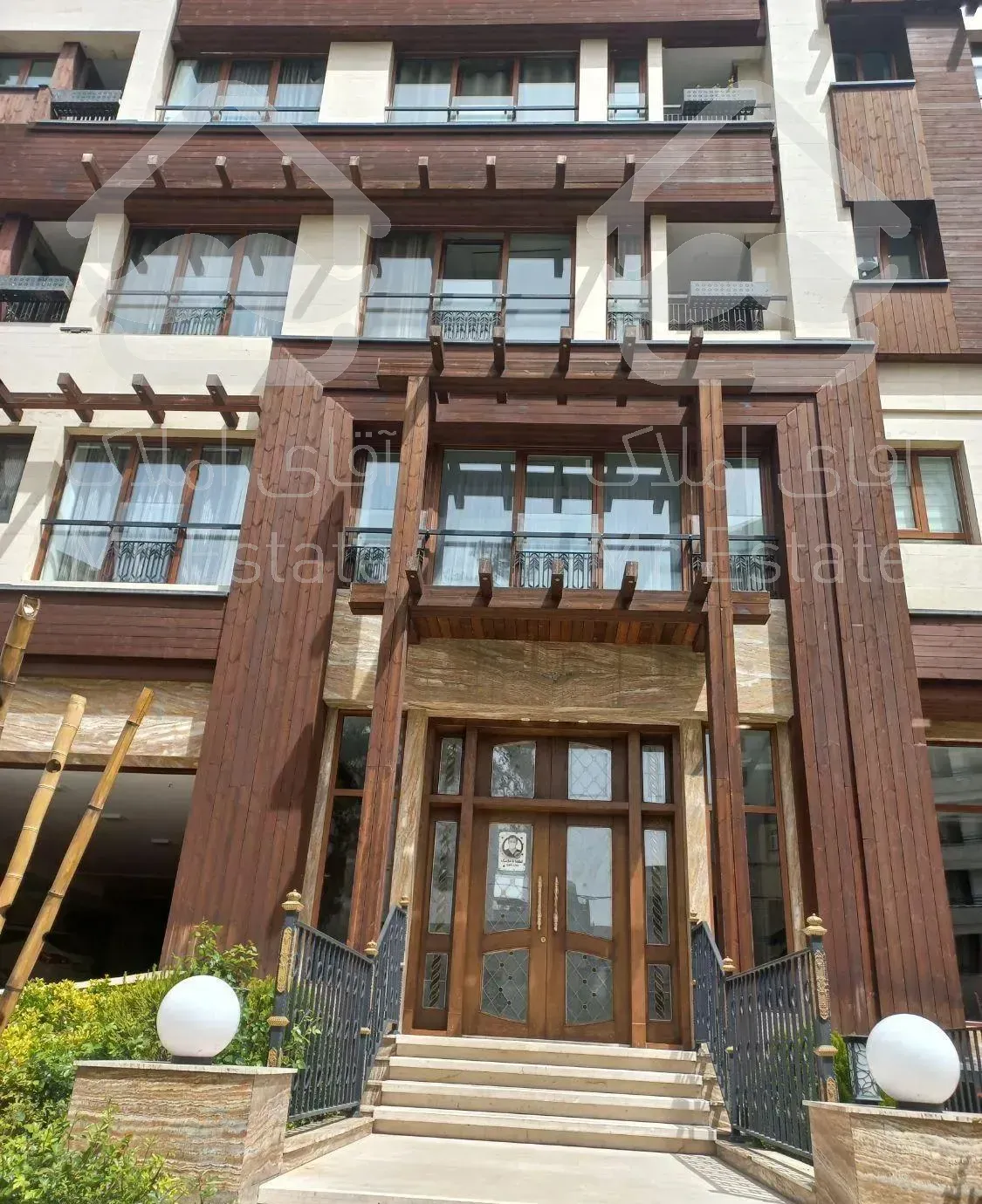 ۹۵ متر، دو خواب، ونک