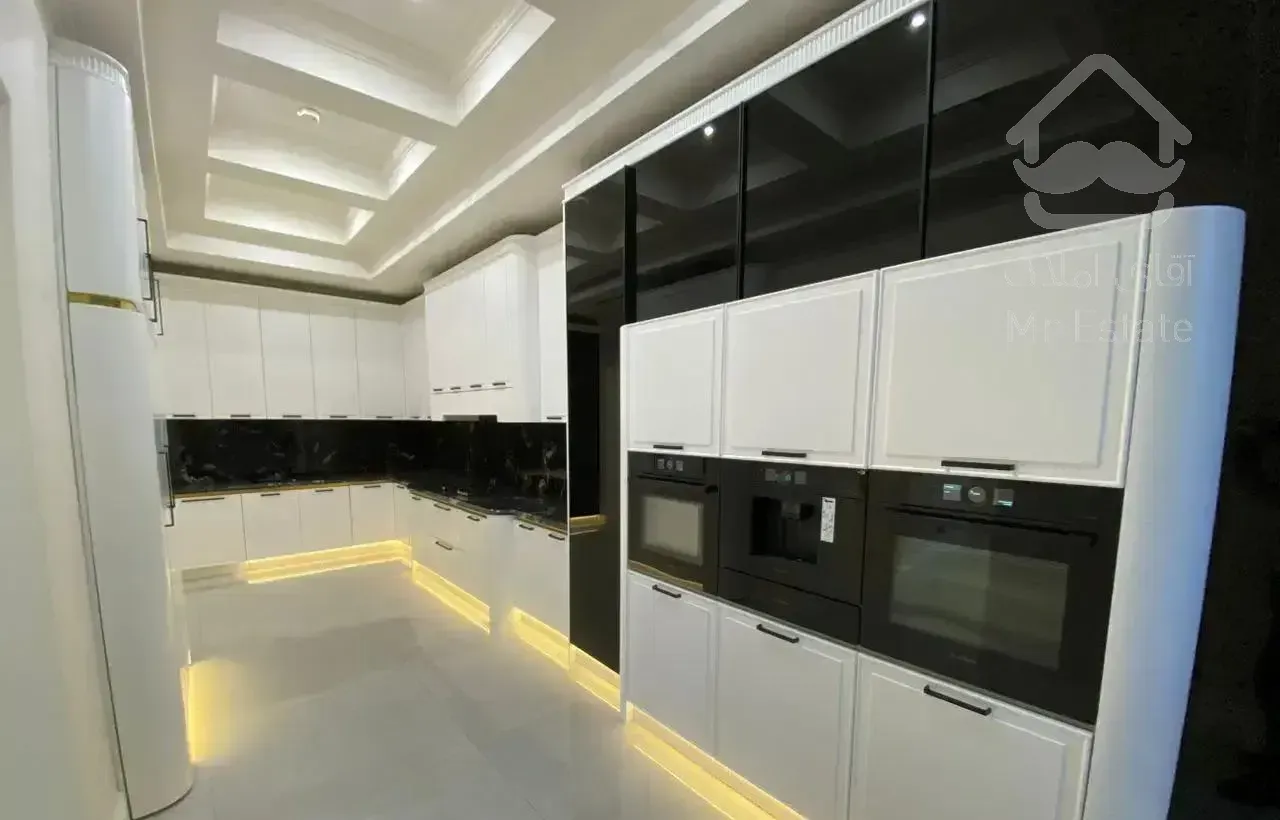 ۲۵۰متر/برج برند/ویو ابدی/نیاوران/مدرن کلید نخورده