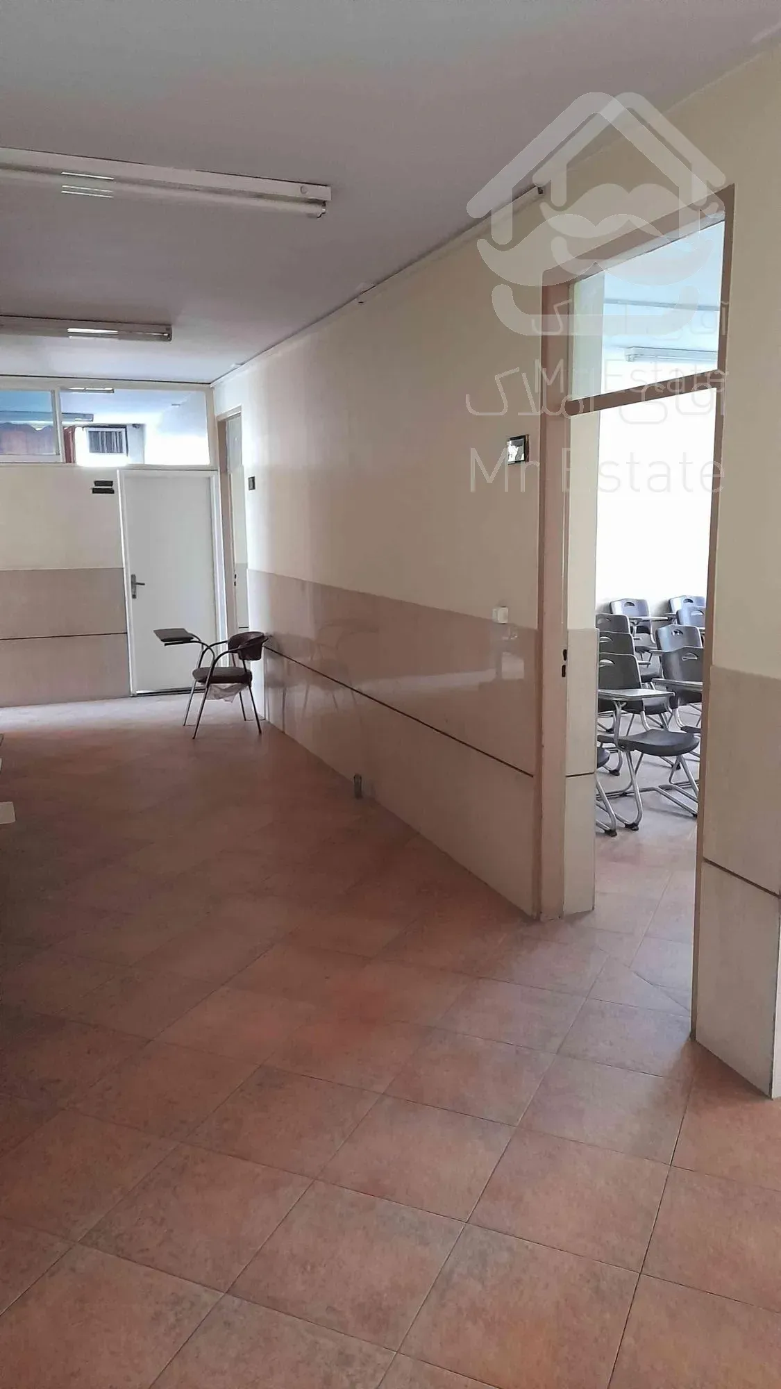 ۲۲۰۰ متر اداری صادقیه