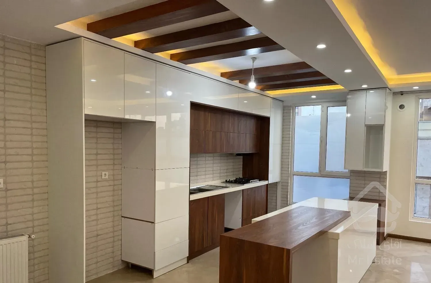 ۱۰۰ متری فول امکانات بسیار شیک