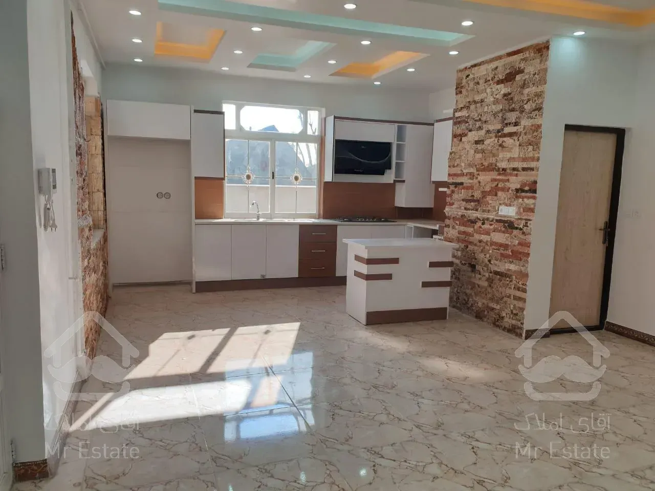 فروش ویلا ۳۳۰متری /اکازیون/ دارای سوئیت مجزا/درشهر چاف وچمخاله