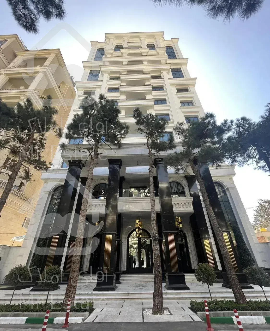 ۶۶۰متر پنت هاوس ۵۰متر تراس، ۸پارکینگ، کامرانیه