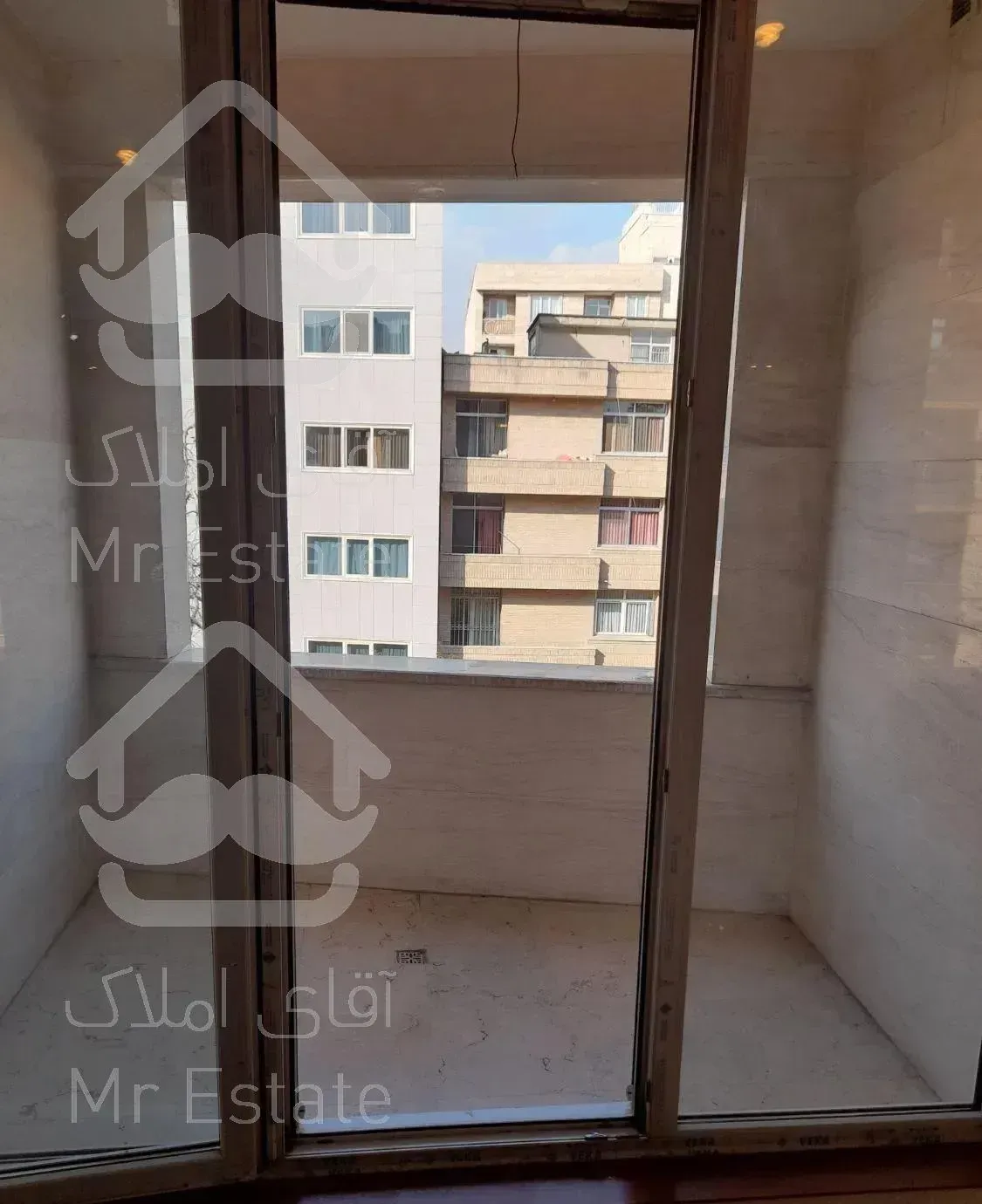 اپارتمان مسکونی ۱۲۰ متر/فول/نزدیک مترو/۲ پارکینگ