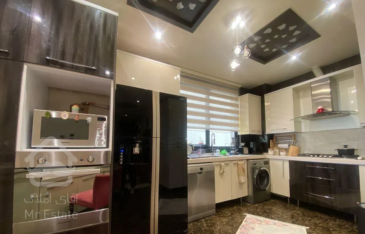 130متر 2خواب آجودانیه/ ویو تهران/استخرفعال