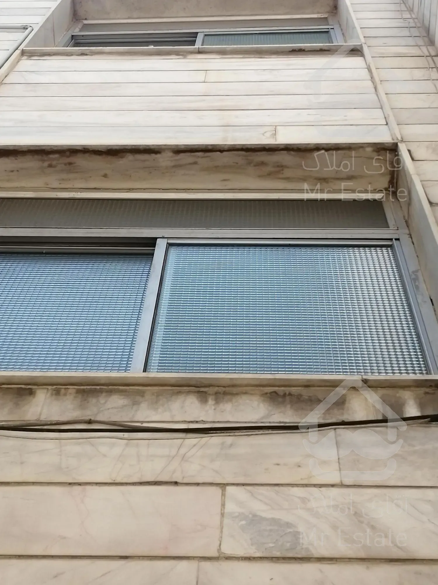 خانه دو طبقه در  300 متر زمین