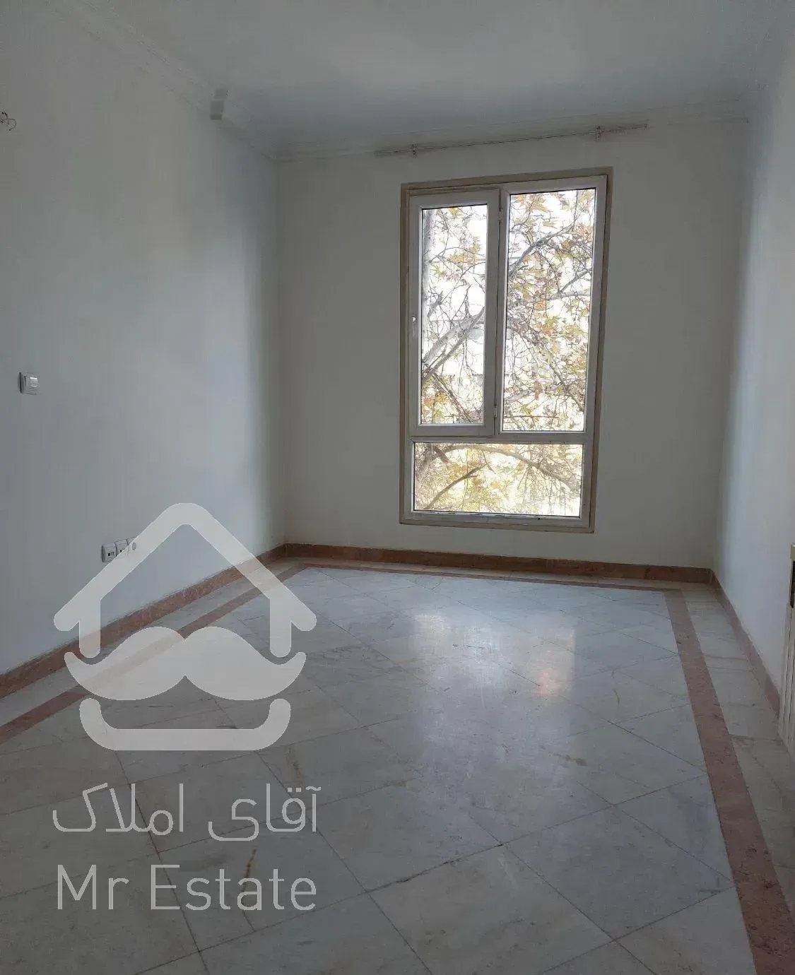 آپارتمان ۱۳۰ متر سه خواب تک واحدی