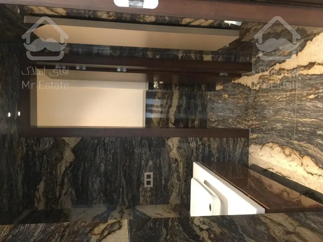 نیاوران، ۴۳۰ متر لوکس ترین سازه شمیران