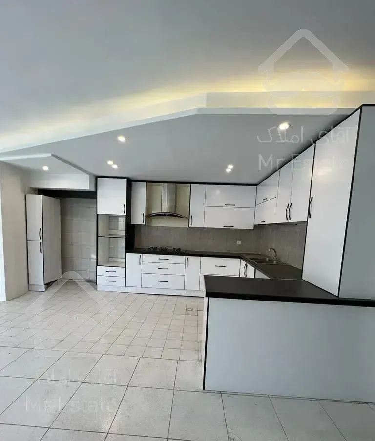 چیذر ۹۰ متر ۲خواب بازسازی شده غرق در نور