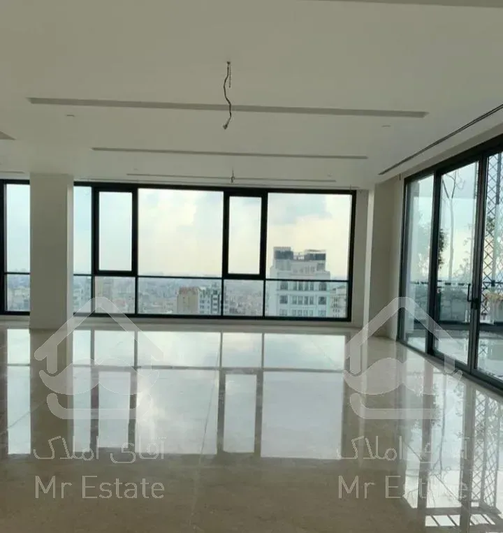 245 متر   مارکدار