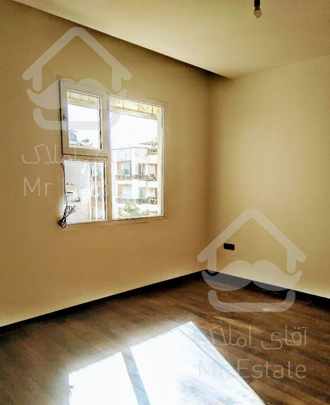 ۱۱۰ متر تجریش ، فناخسرو