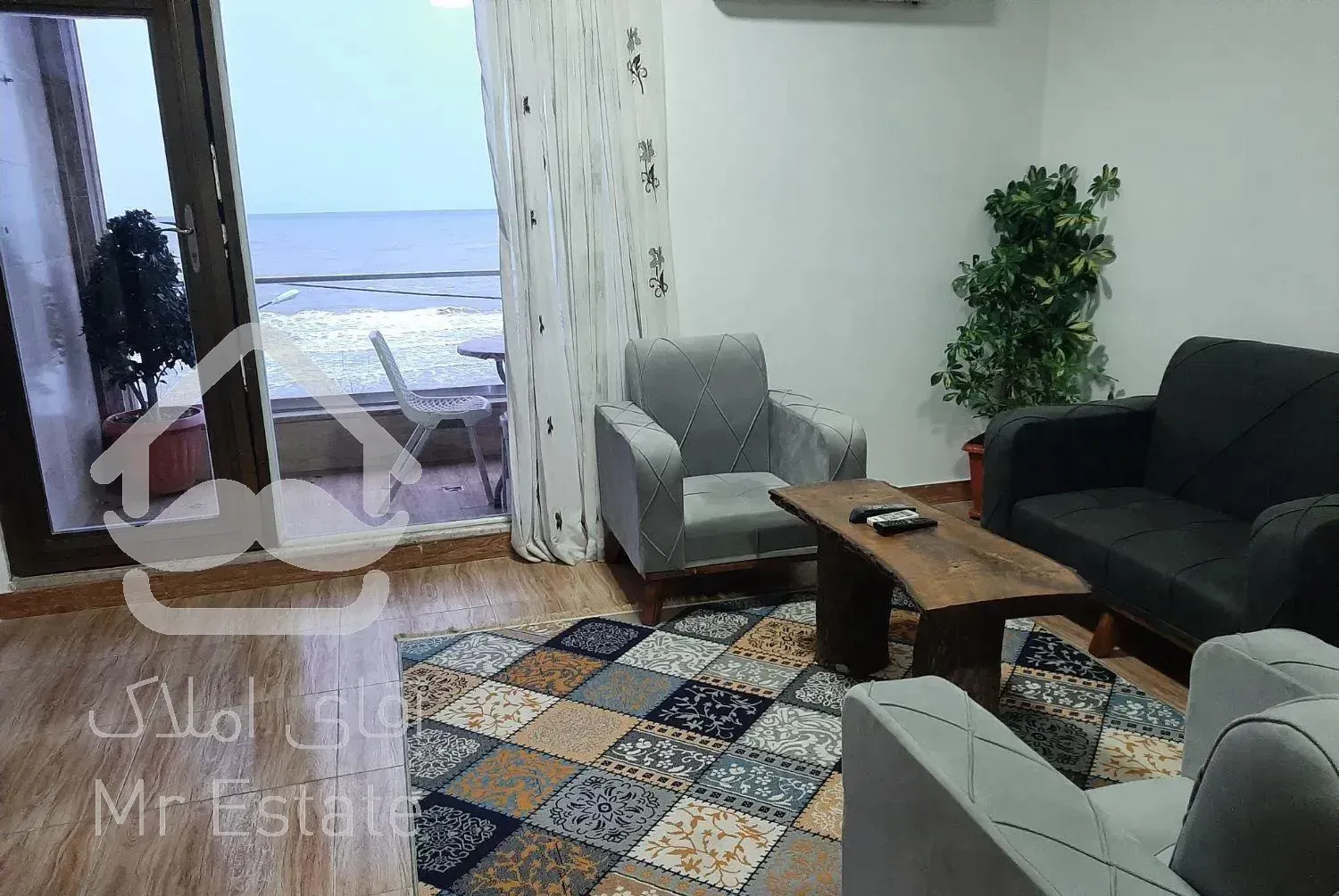 هتل ساحلی با فاصله ده متری دریا