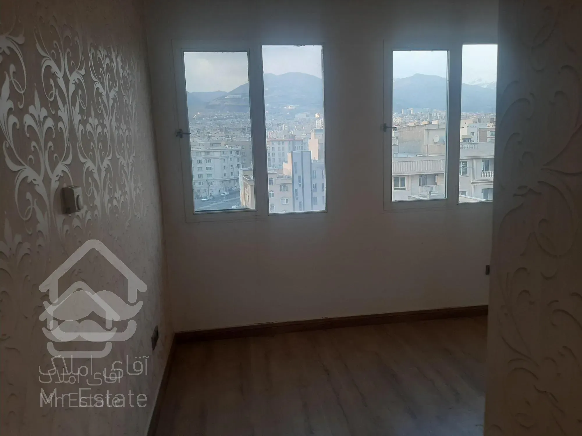 ۱۰۵ متر جهاد اکبر