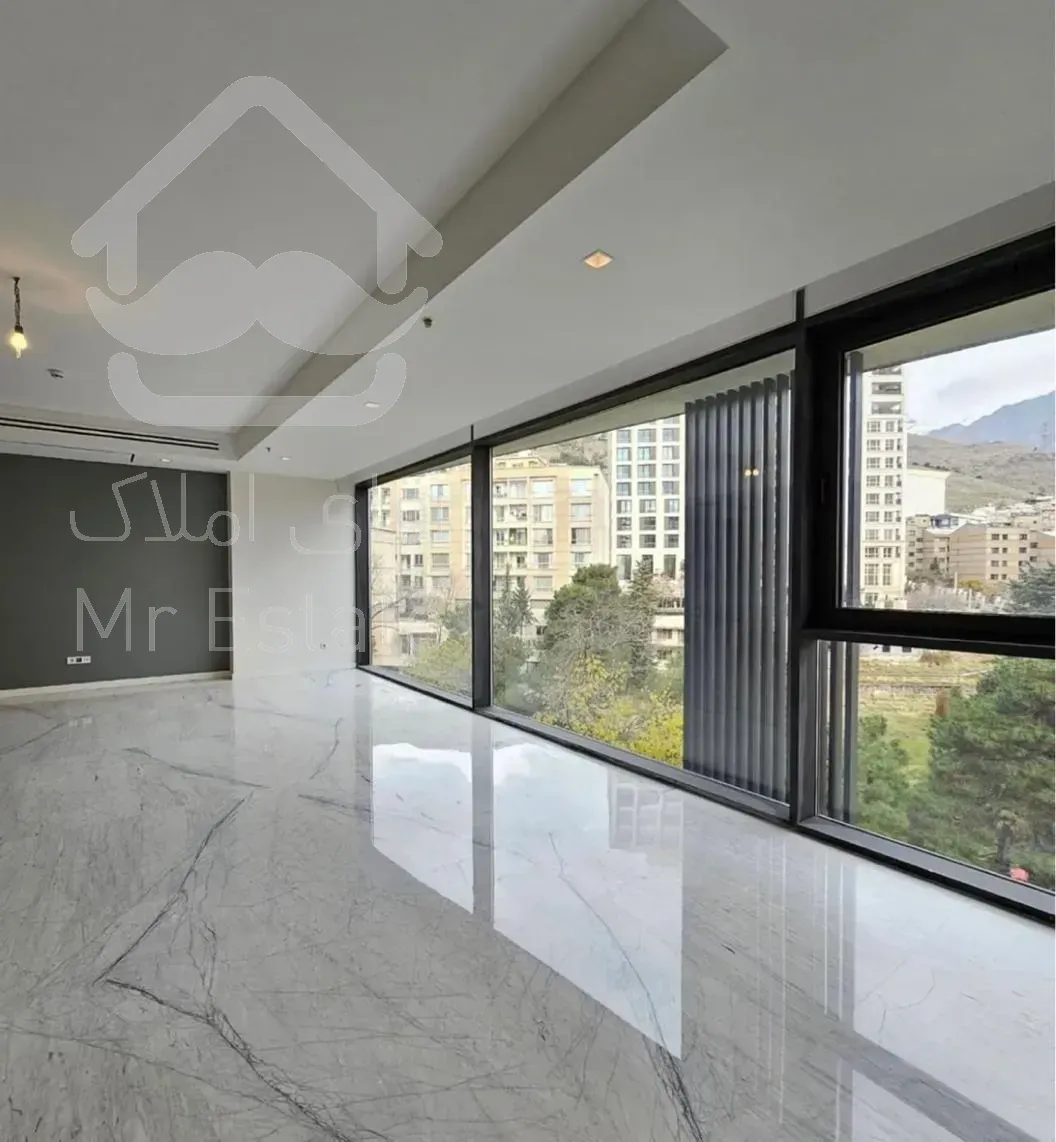 ۲۶۶م،مالک‌بسیــارفرـوشنـده‌‌در کاخی شکوهمند