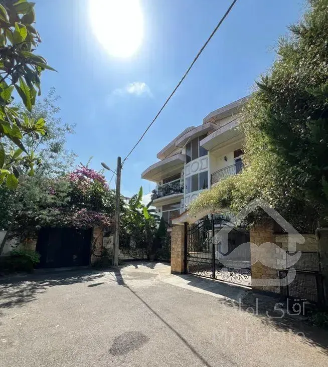 ۹۵ مترمربع طبقه اول لوکیشن زیبا قلب رامسر